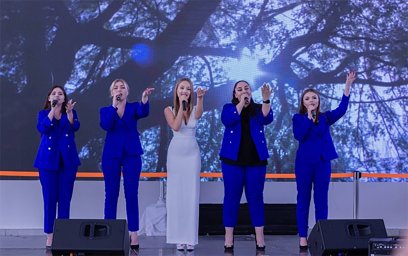 Эстрадный вокальный ансамбль «Royals» Эстрадный вокальный ансамбль «Royals»