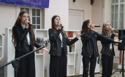 Эстрадный вокальный ансамбль «Феникс» Эстрадный вокальный ансамбль «Феникс»